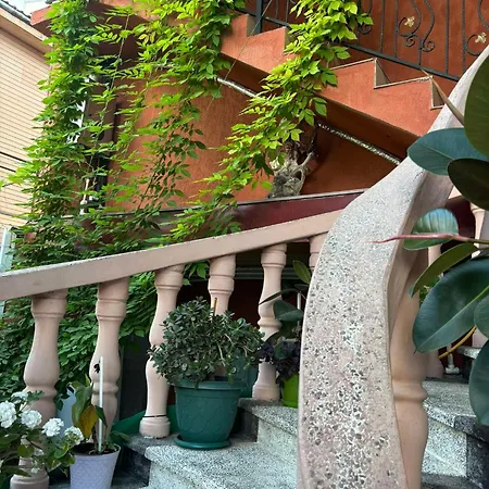 Отель Nana'S House Батуми Экстерьер фото